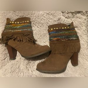 NWT Maurices Boots western style with fringe size 10